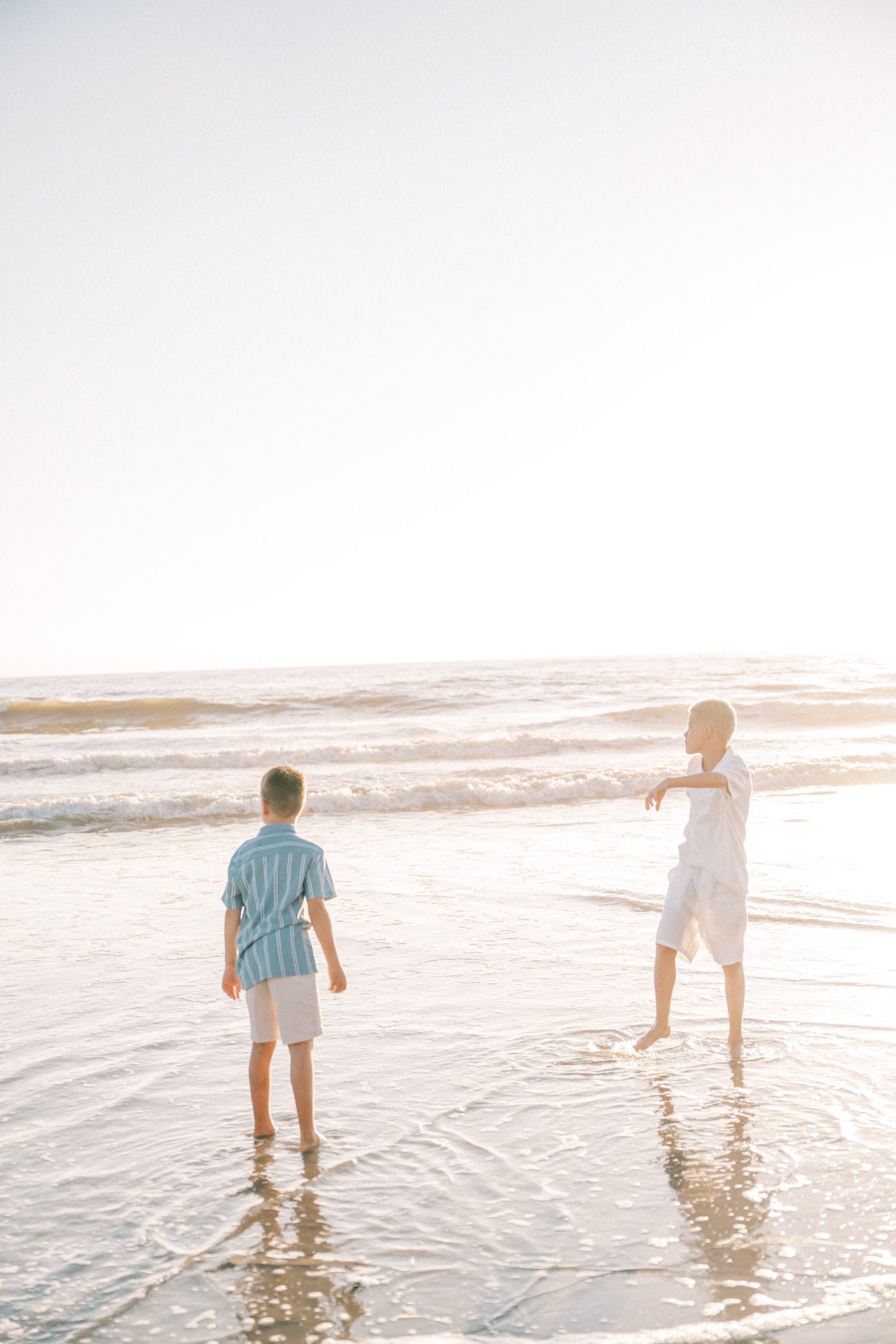 Fun extended family photographer in Ventura, Ventura family photographer, Malibu family photographer, family photographer in Ventura, Ventura family session, extended family photos in Ventura, family session in Ventura, family session in Malibu, Malibu family photographer, Ventura family session by the beach, extended family beach photographer in Ventura, extended family beach photographer in Malibu, Malibu family photos, Ventura family photos, Ventura County family session