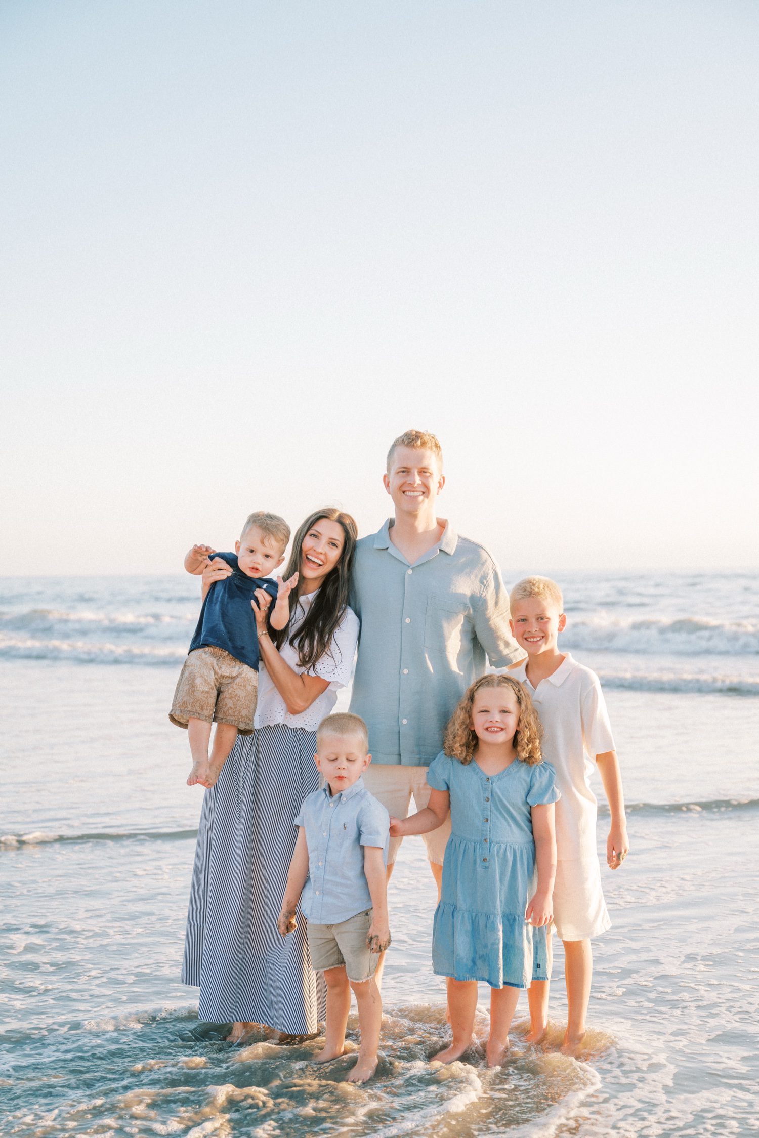 Fun extended family photographer in Ventura, Ventura family photographer, Malibu family photographer, family photographer in Ventura, Ventura family session, extended family photos in Ventura, family session in Ventura, family session in Malibu, Malibu family photographer, Ventura family session by the beach, extended family beach photographer in Ventura, extended family beach photographer in Malibu, Malibu family photos, Ventura family photos, Ventura County family session