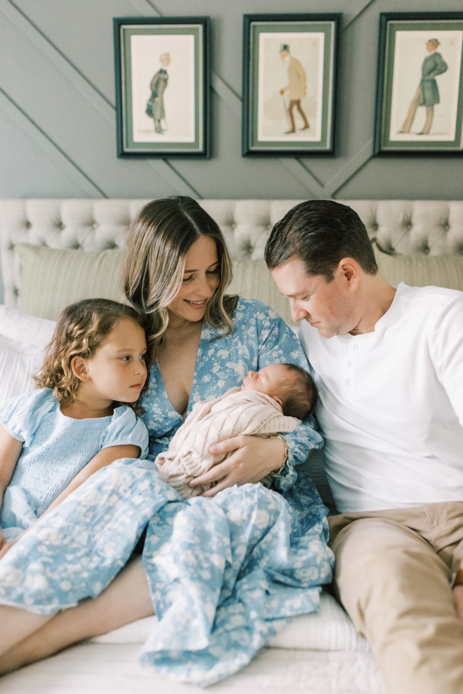 Ultimate Guide to Finding a Ventura County Newborn Photographer, Ventura County Newborn Photographer, Finding a newborn photographer in Ventura County, Newborn photography in Ventura County, Ventura Newborn Photographer, Thousand Oaks Newborn Photographer, Simi Valley Newborn Photographer, Guide to finding a newborn photographer in Ventura County, newborn photographer guide in Ventura, Camarillo Newborn Photographer, Malibu Newborn Photographer, Newborn session Ventura County