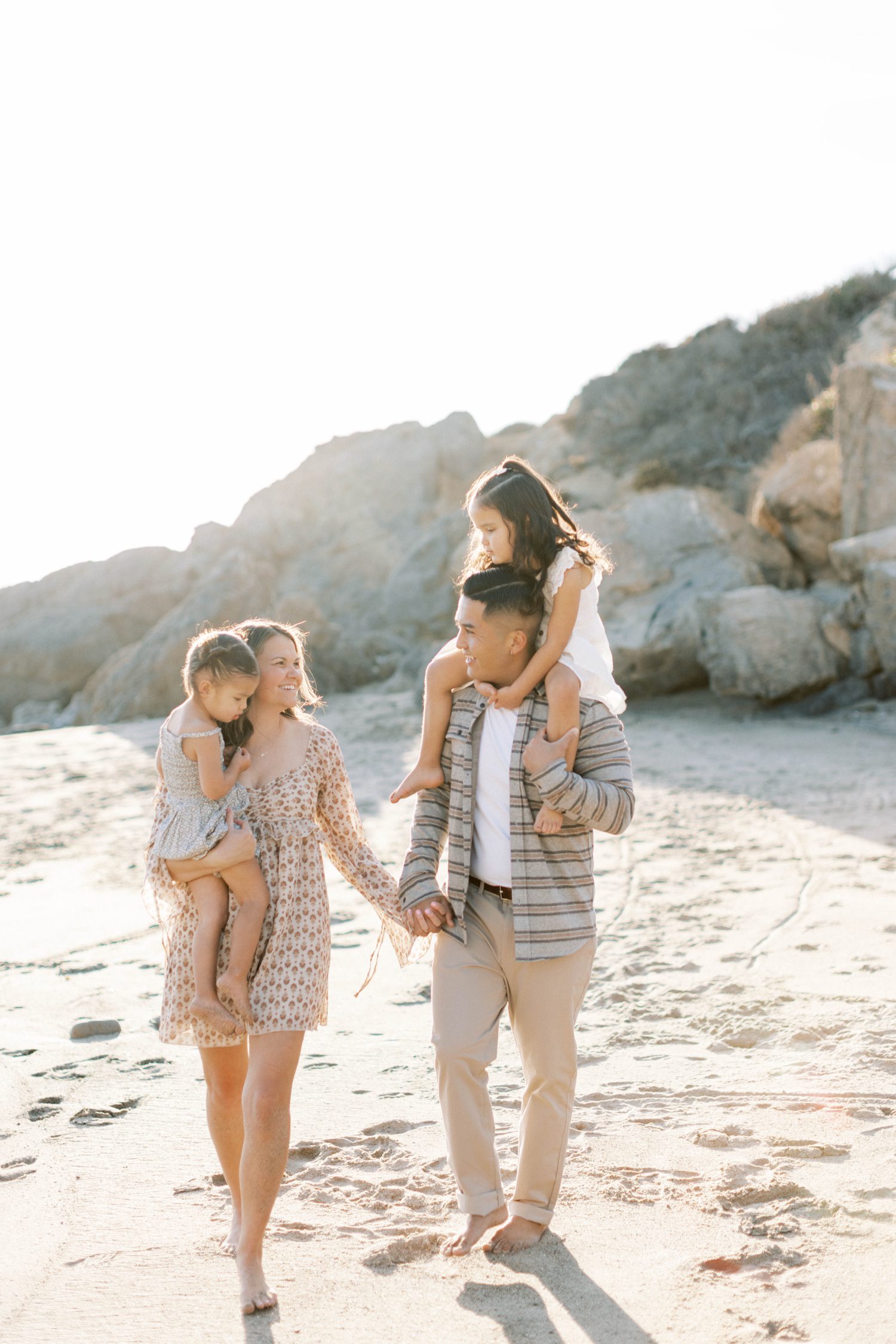 Malibu Beach Photographer-Tips for Your Beach Photo Session, Malibu Beach photographer, Malibu Beach Family Photographer, Family Photographer in Malibu, Los Angeles Family Photographer, Family Beach Photos Malibu, Malibu Beach Family Session, Family photos in Malibu CA, Malibu Family Beach Photos, Family Photography in Malibu, CA, Beach Family Photos in Malibu, Malibu Beach Family Session, Malibu Family Vacation Photos, Beach Vacation Photos in Malibu