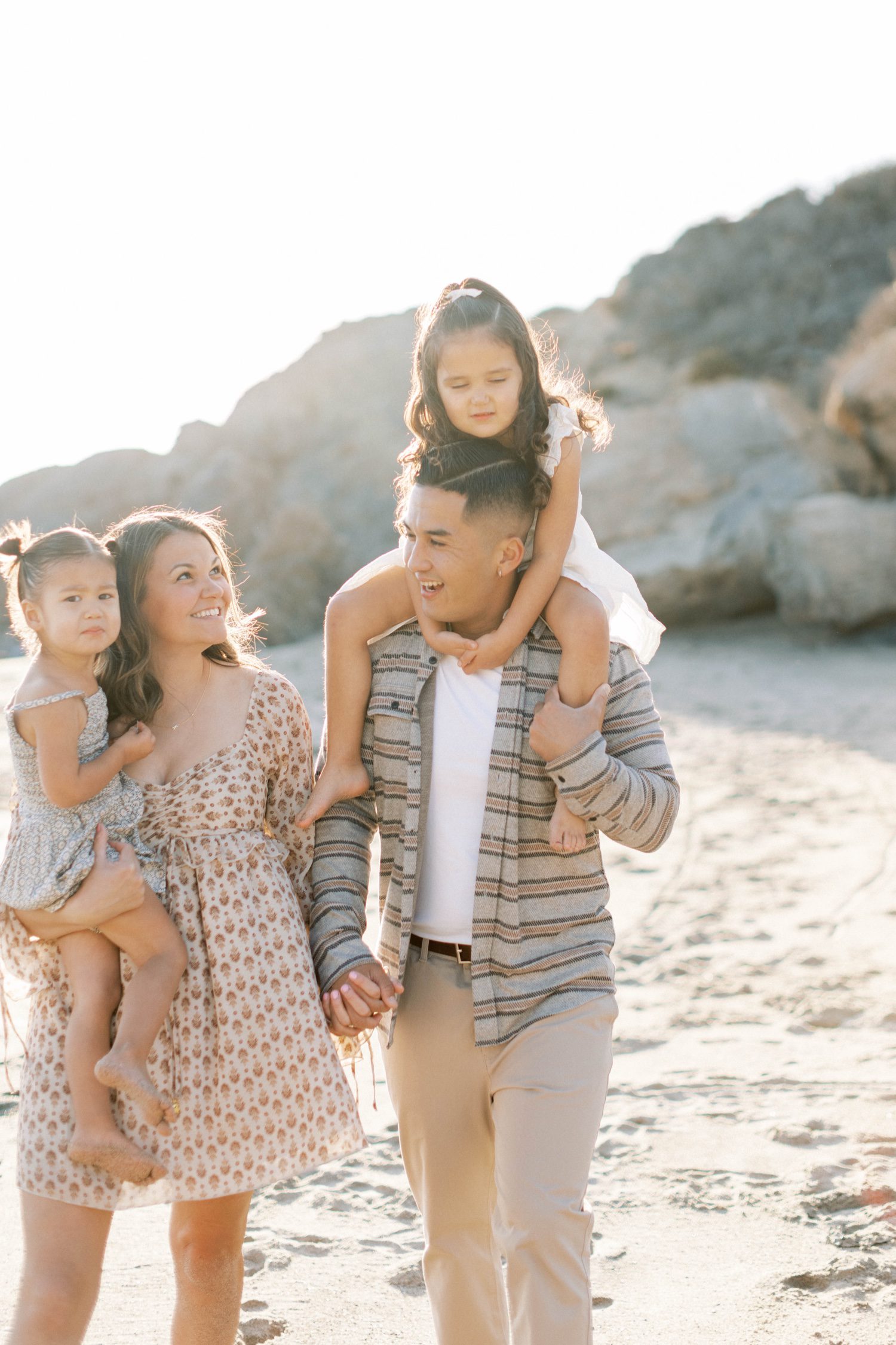 Malibu Beach Photographer-Tips for Your Beach Photo Session, Malibu Beach photographer, Malibu Beach Family Photographer, Family Photographer in Malibu, Los Angeles Family Photographer, Family Beach Photos Malibu, Malibu Beach Family Session, Family photos in Malibu CA, Malibu Family Beach Photos, Family Photography in Malibu, CA, Beach Family Photos in Malibu, Malibu Beach Family Session, Malibu Family Vacation Photos, Beach Vacation Photos in Malibu