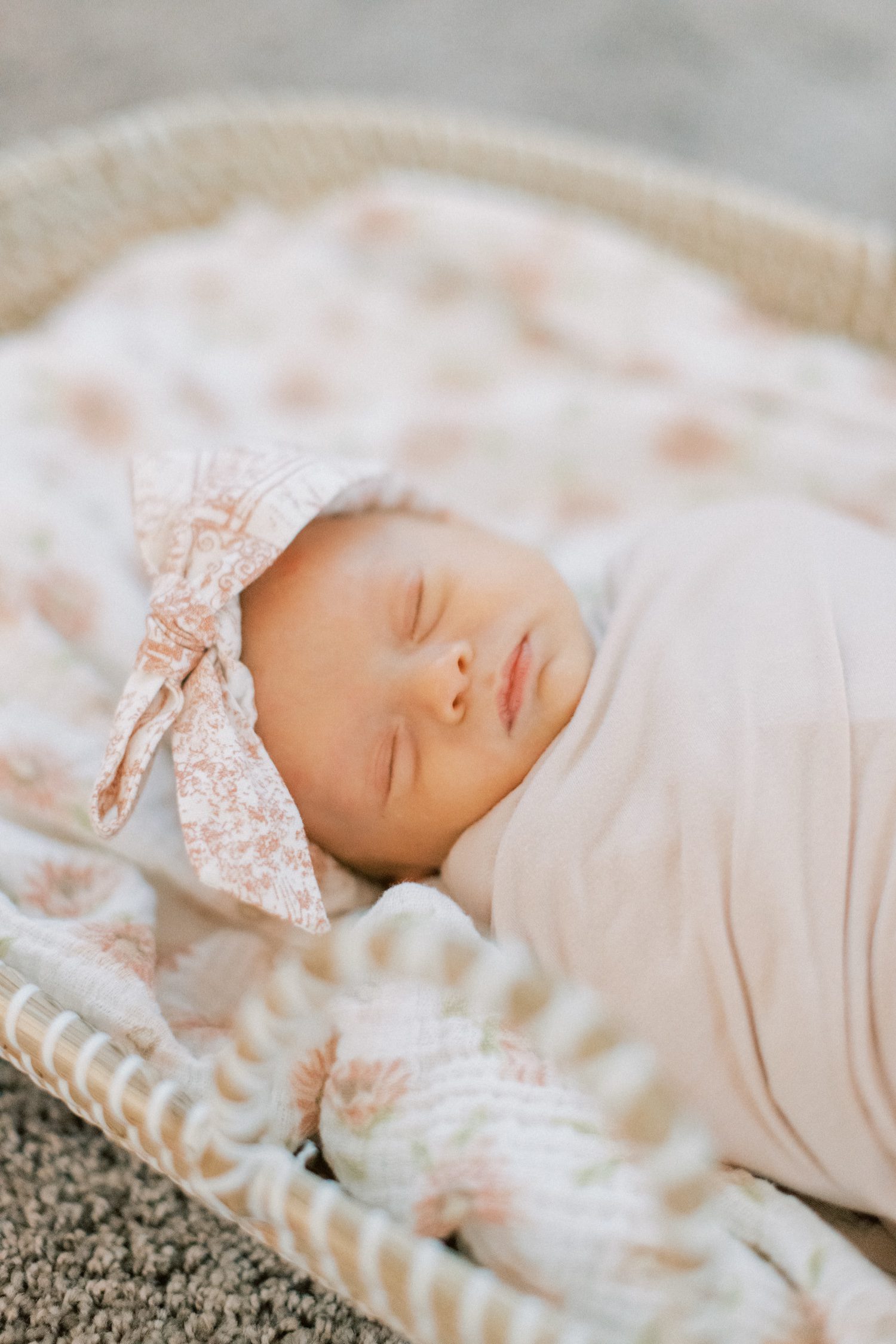 How to Prepare for an In-Home Newborn Photography Session in Thousand Oaks & Ventura County, preparing for an in home newborn session in Ventura County, Thousand Oaks Newborn Photographer, Ventura County newborn photographer, Thousand Oaks newborn session, how to prepare for your newborn session, Southern California newborn session, Newborn photography tips and tricks, what to prepare for your newborn photoshoot in Ventura County, what to prepare for your newborn photoshoot in Thousand Oaks