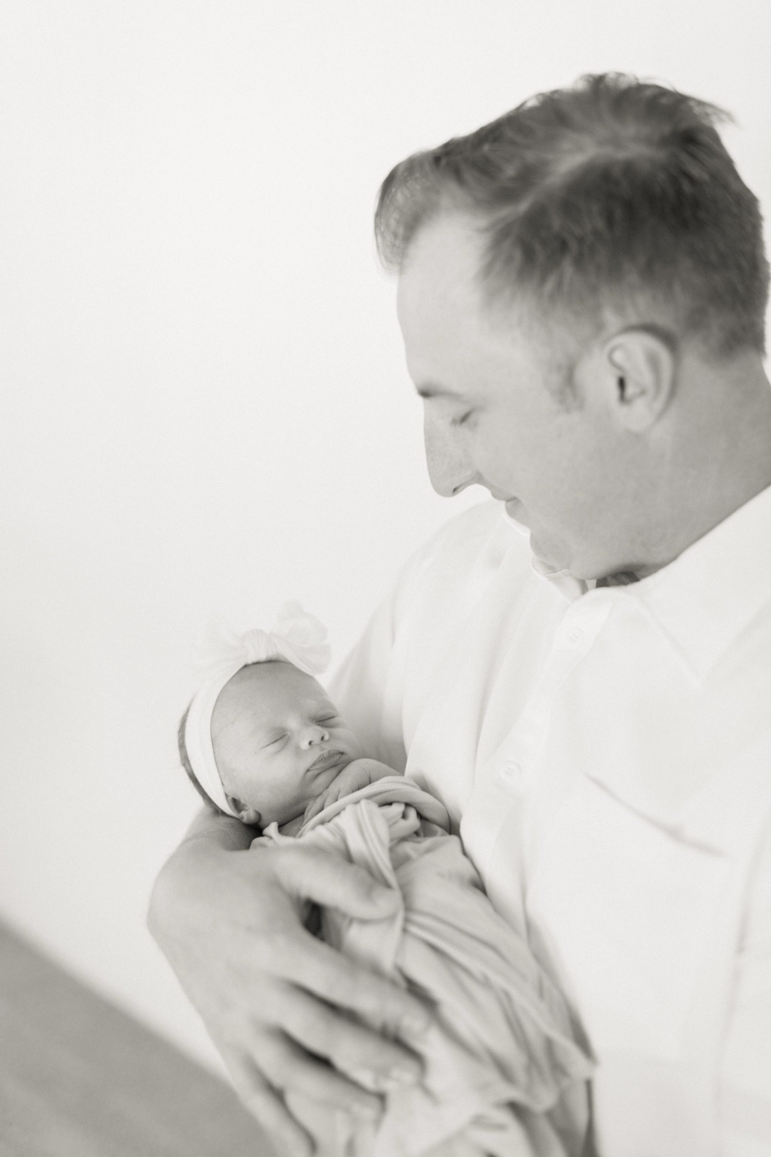 How to Prepare for an In-Home Newborn Photography Session in Thousand Oaks & Ventura County, preparing for an in home newborn session in Ventura County, Thousand Oaks Newborn Photographer, Ventura County newborn photographer, Thousand Oaks newborn session, how to prepare for your newborn session, Southern California newborn session, Newborn photography tips and tricks, what to prepare for your newborn photoshoot in Ventura County, what to prepare for your newborn photoshoot in Thousand Oaks