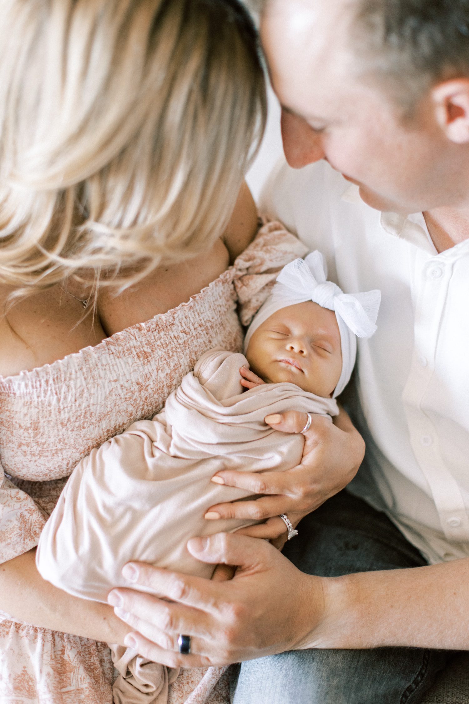 How to Prepare for an In-Home Newborn Photography Session in Thousand Oaks & Ventura County, preparing for an in home newborn session in Ventura County, Thousand Oaks Newborn Photographer, Ventura County newborn photographer, Thousand Oaks newborn session, how to prepare for your newborn session, Southern California newborn session, Newborn photography tips and tricks, what to prepare for your newborn photoshoot in Ventura County, what to prepare for your newborn photoshoot in Thousand Oaks