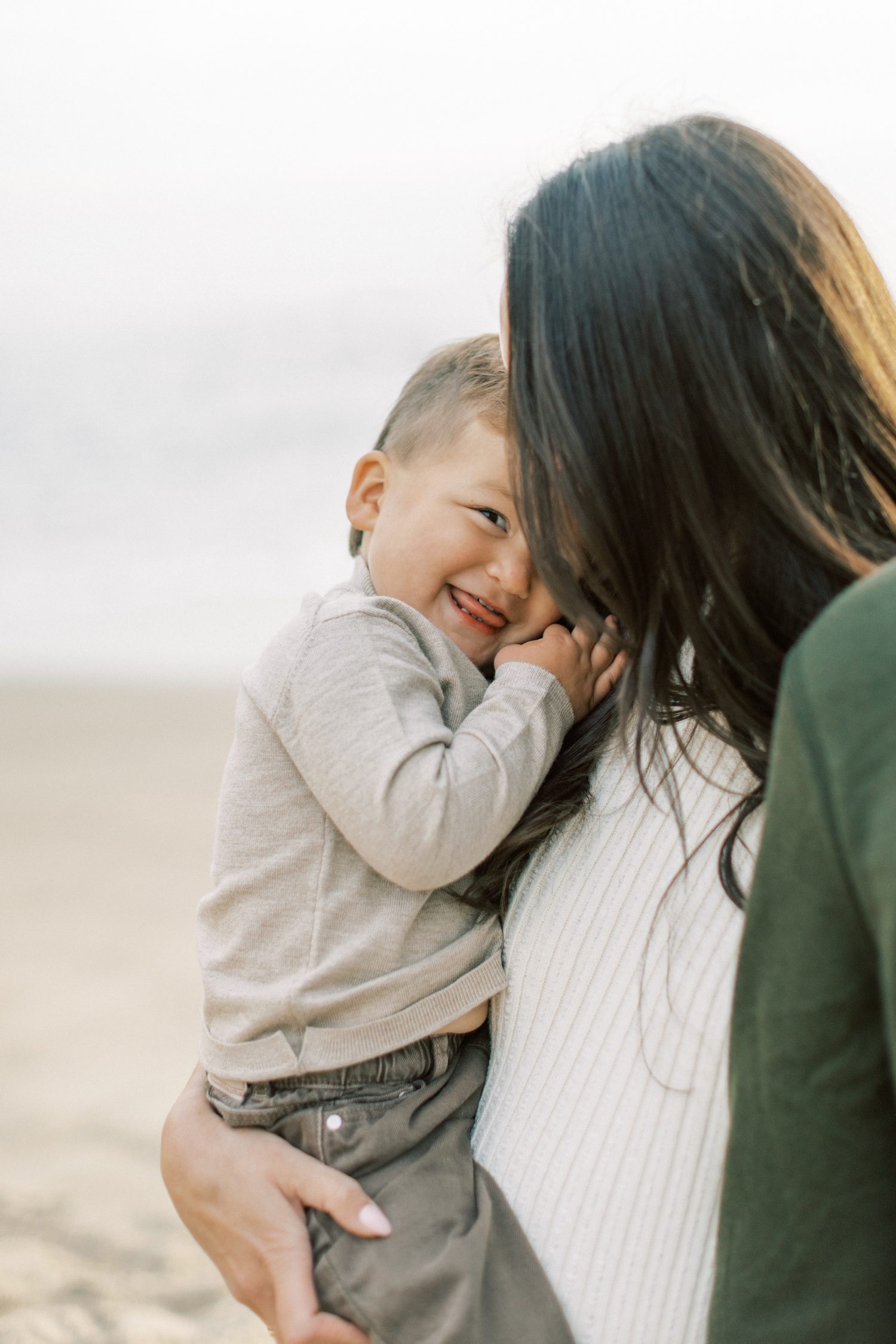 Family Photos in Malibu, California | Vacation & Local Family Photography Sessions, your Malibu family session, Malibu family vacation photos, family photography in Malibu California, Beach family session in Malibu, Malibu family portraits, Malibu family portrait photographer, Why Malibu Is Perfect for Family Photos, Best Time for Malibu Family Photography, Malibu family photos, photos at the beach in Malibu, Malibu Family Vacation photographer, Vacation photos in Malibu, Malibu Photography