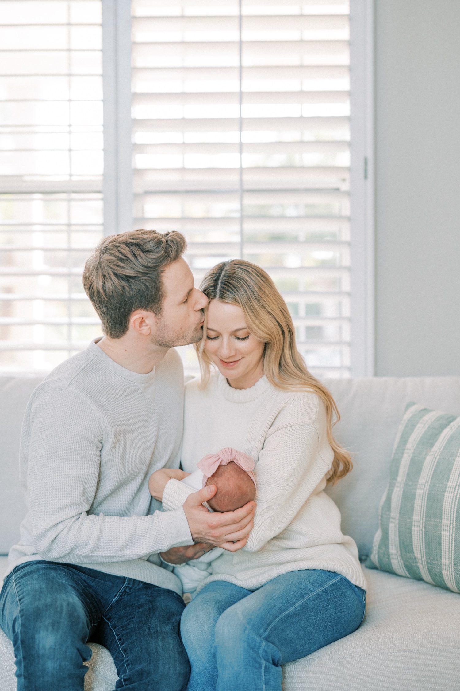 Thousand Oaks Newborn Photographer: A Complete Guide to Planning Your Baby’s First Photos, Thousand Oaks Newborn Photographer, Thousand Oaks Newborn Photography, How to prepare for your Thousand Oaks Newborn Photo Session, Thousand Oaks Candid Newborn Photography, Ventura County Newborn Photographer, Preparing for your Thousand Oaks Newborn Session, Westlake Village Newborn Photographer, Simi Valley Newborn Photographer, Simi Valley Newborn Photography Session, Family with Toddler Newborn Photos