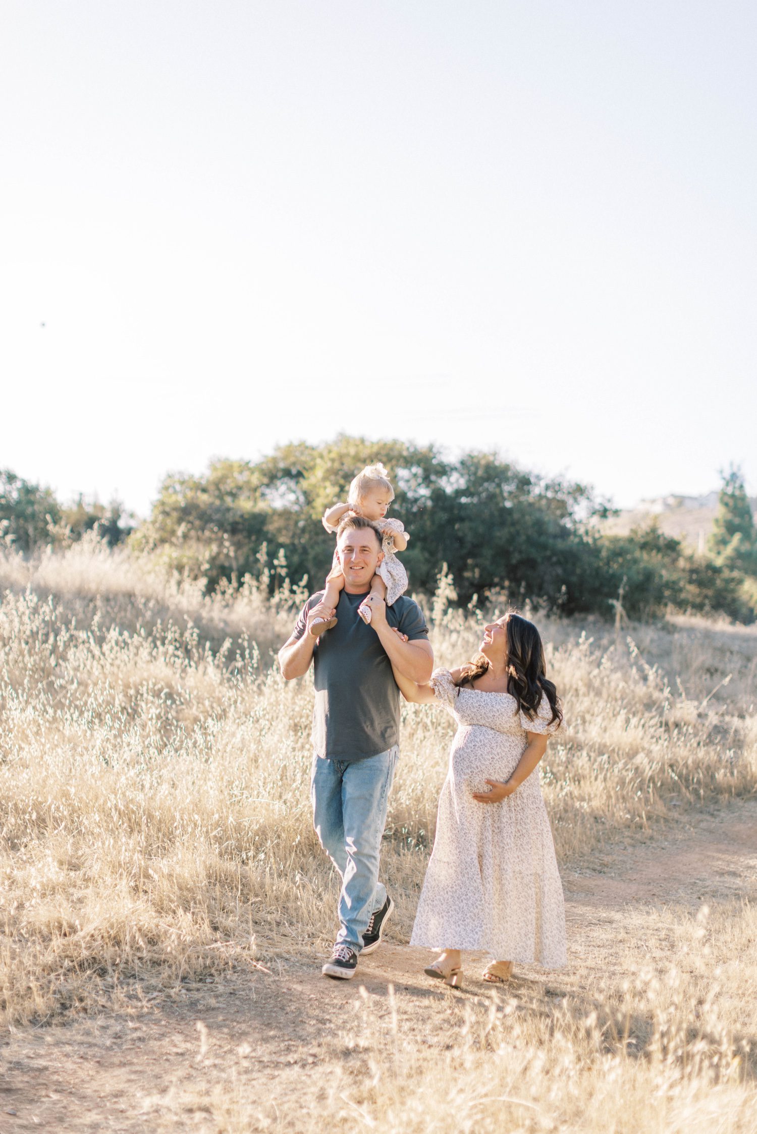Ventura County Maternity Photographer | Natural Outdoor Maternity Photos in Thousand Oaks & Surrounding Areas, Ventura County Maternity photographer, Thousand Oaks Maternity Photographer, Thousand Oaks Maternity Session, Maternity photos in Thousand Oaks, maternity photos in Simi Valley, maternity photos in Westlake, Westlake Maternity Photographer, Agoura Hills Maternity photographer, field photographer in Thousand Oaks, Conejo Valley Maternity Photos