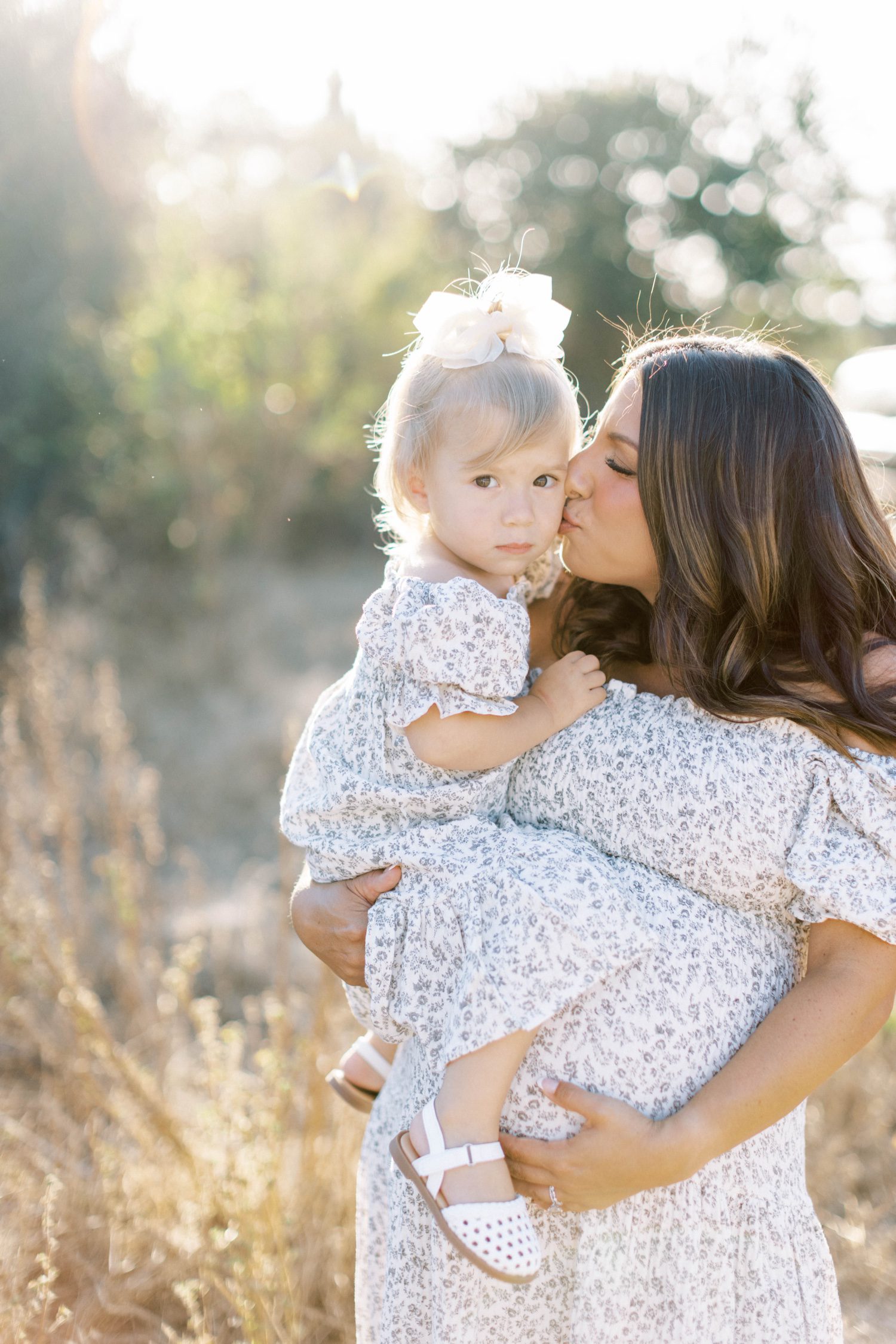 Ventura County Maternity Photographer | Natural Outdoor Maternity Photos in Thousand Oaks & Surrounding Areas, Ventura County Maternity photographer, Thousand Oaks Maternity Photographer, Thousand Oaks Maternity Session, Maternity photos in Thousand Oaks, maternity photos in Simi Valley, maternity photos in Westlake, Westlake Maternity Photographer, Agoura Hills Maternity photographer, field photographer in Thousand Oaks, Conejo Valley Maternity Photos